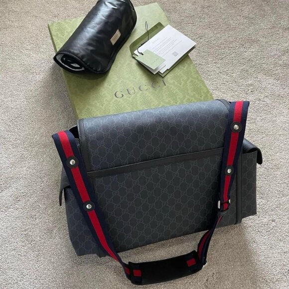 Gucci GG SUPREME MEDIUM DIAPER BAG